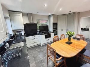 Kitchen Breakfast Room - click for photo gallery
